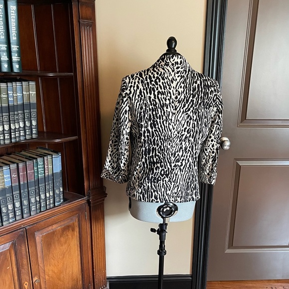 EUC Talbots Black and White Animal Print Blazer - Picture 2 of 6